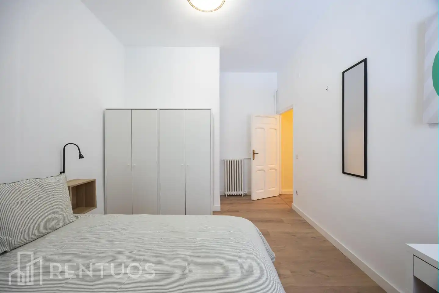 Schlafzimmer von Erdgeschoss zur Miete in Madrid mit Heizung, Parkett und Möbliert