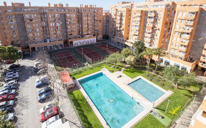 Piscina de Pis en venda en  Sevilla Capital amb Aire condicionat, Calefacció i Jardí privat