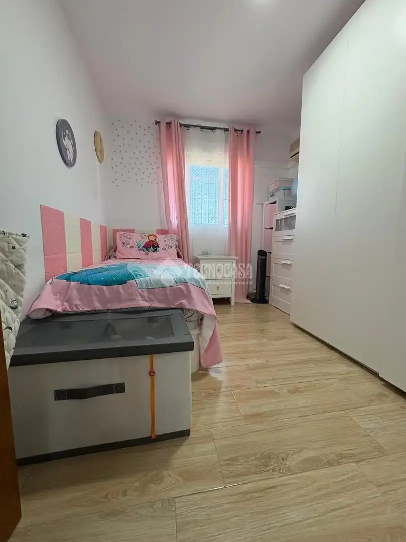 Dormitori de Pis en venda en Sevilla amb Aire condicionat i Terrassa