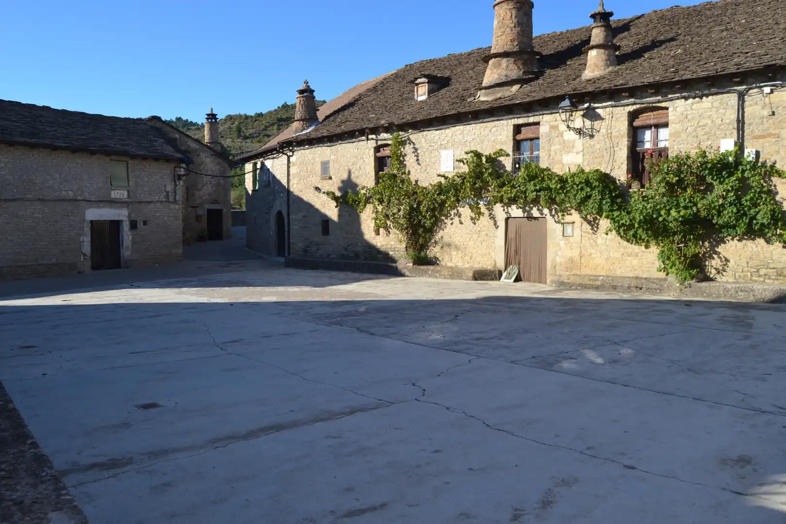 Vista exterior de Finca rústica en venta en Las Peñas de Riglos