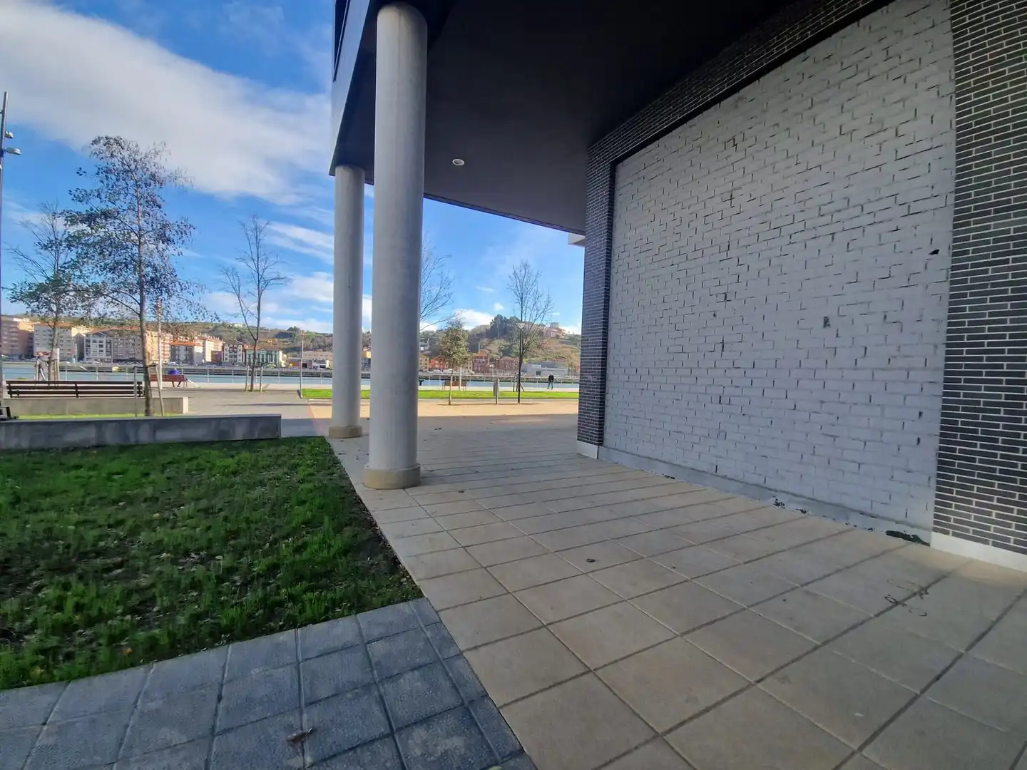 Vista exterior de Nave industrial de alquiler en Barakaldo 