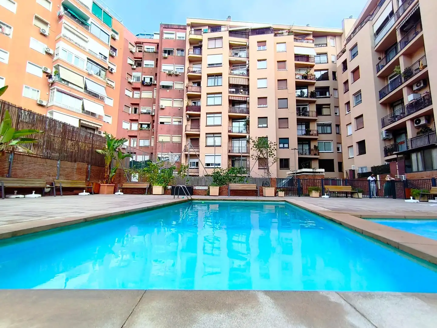 Piscina de Pis en venda en Barcelona amb Aire condicionat, Calefacció i Piscina comunitària