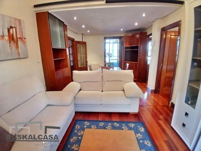 Sala d'estar de Pis en venda en Bilbao  amb Calefacció