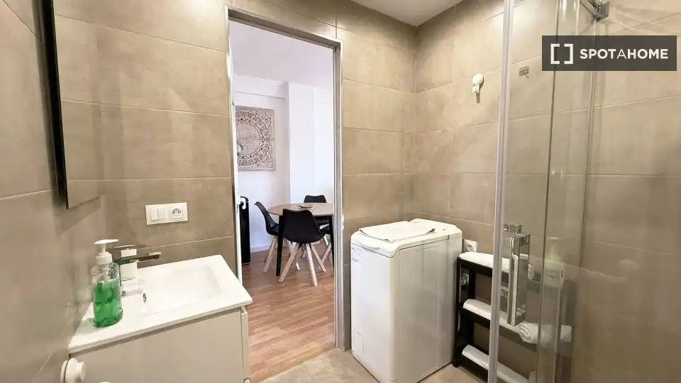 Bany de Apartament per a compartir en Torremolinos amb Aire condicionat, Calefacció i Terrassa