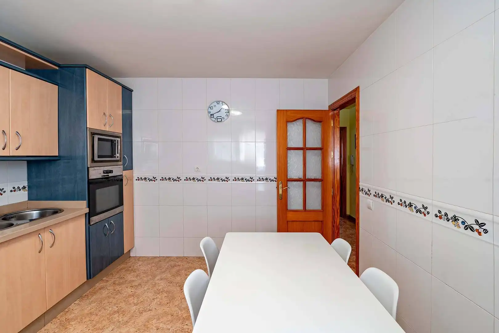 Cuina de Casa adosada en venda en Roquetas de Mar amb Aire condicionat, Terrassa i Traster