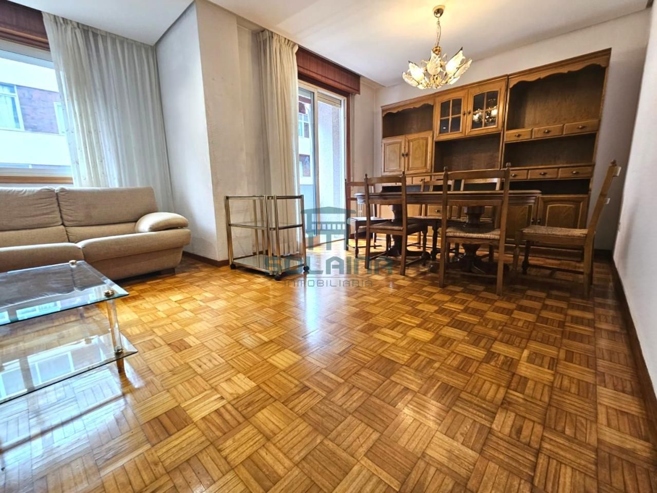 Vista exterior de Pis en venda en Ourense Capital  amb Calefacció, Parquet i Traster