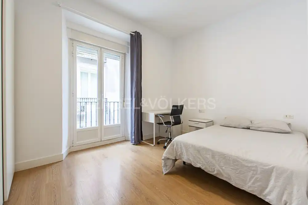 Schlafzimmer von Wohnung zur Miete in Madrid mit Klimaanlage, Heizung und Möbliert