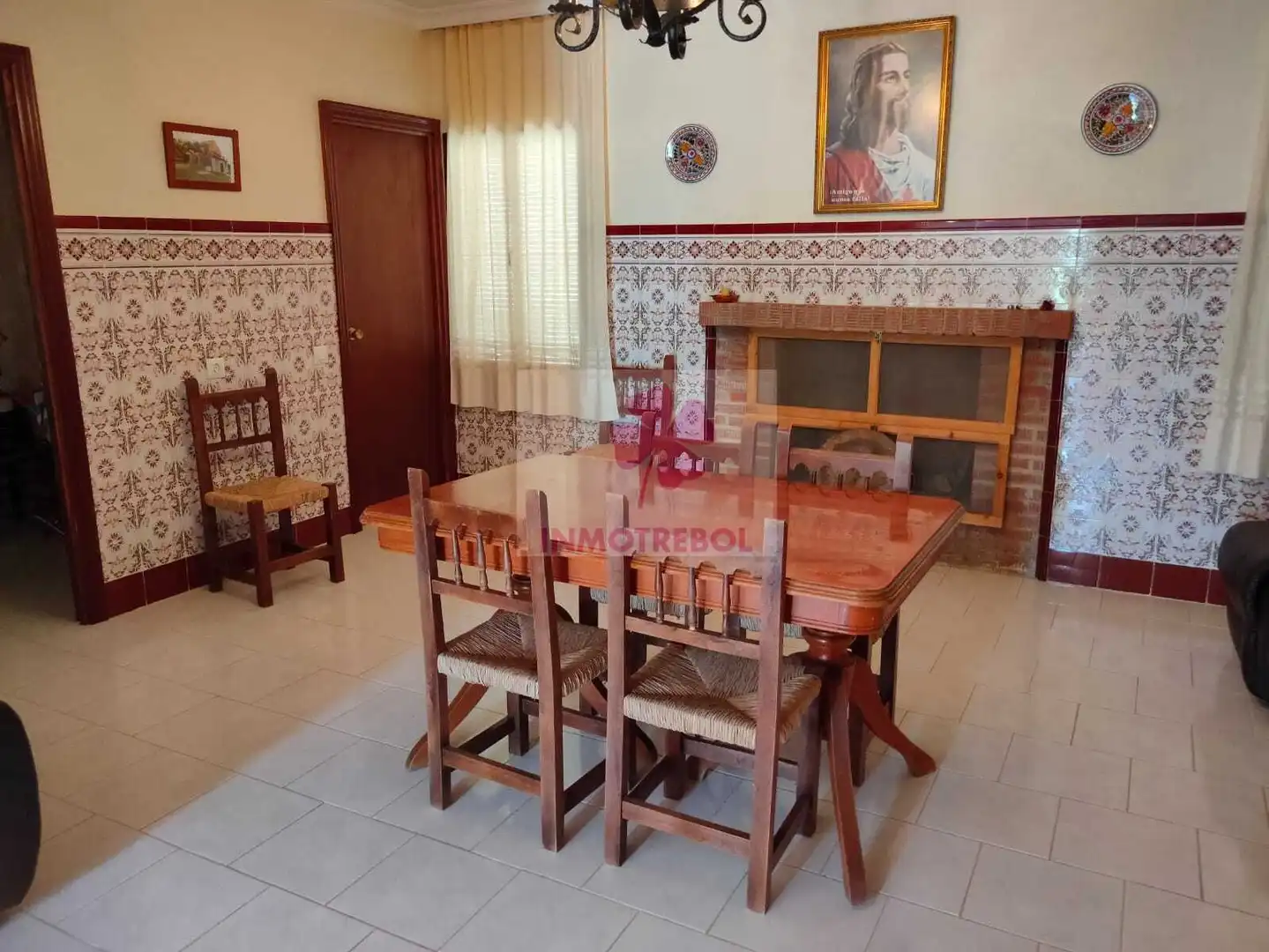 Menjador de Casa o xalet en venda en Alanís amb Jardí privat, Terrassa i Traster