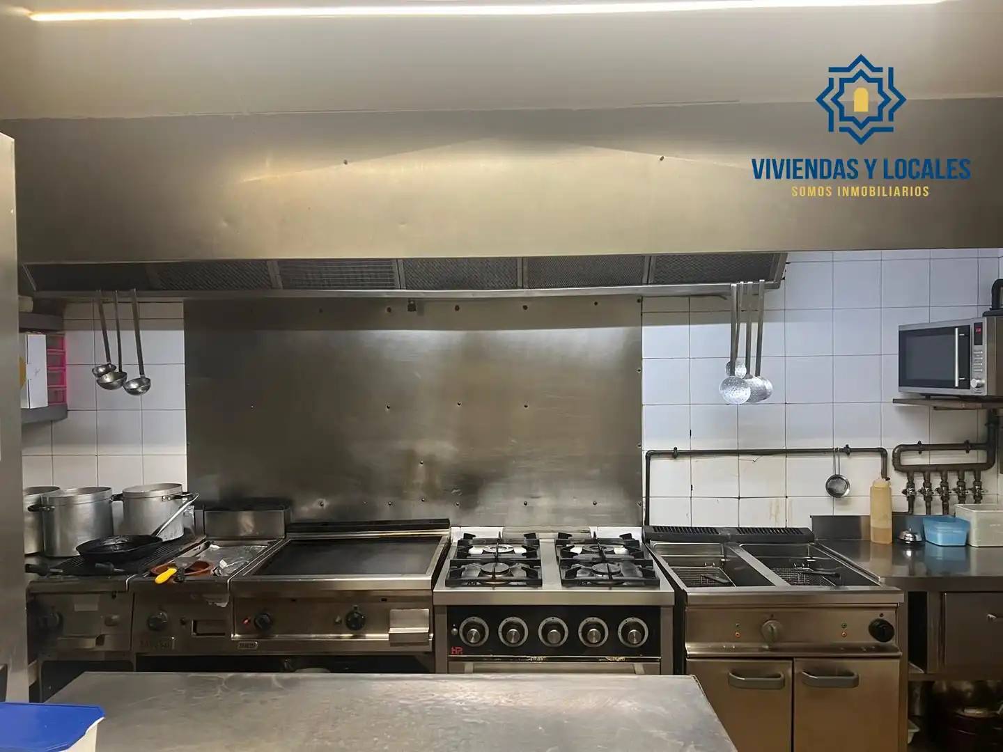 Cuina de Local de lloguer en Granada amb Aire condicionat