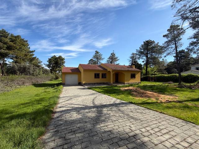 Casa-chalet en Venta en Calle de los Lirios, 66 en Marugán