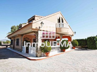 Xalet amb balcó en venda a CV-835