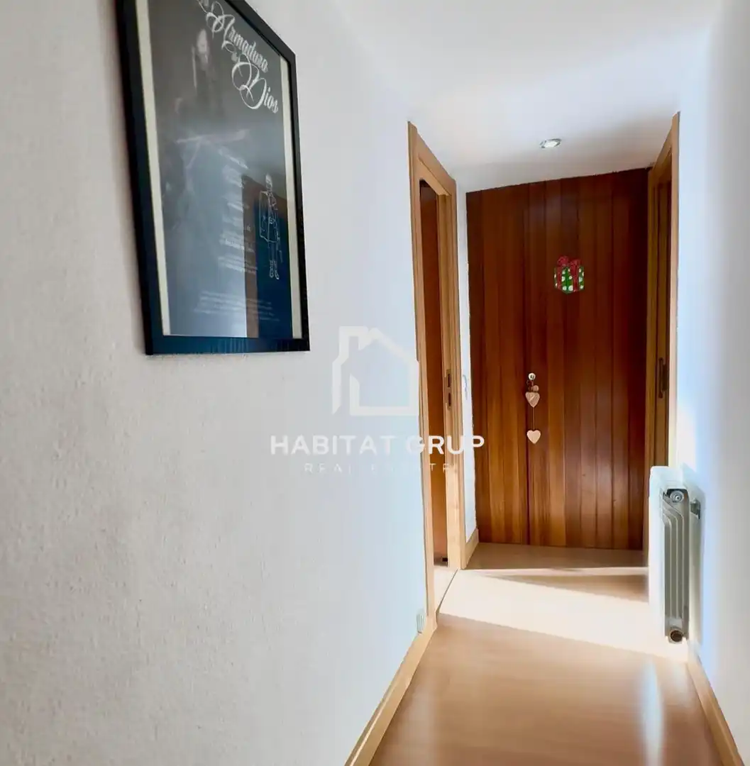 Wohnung zum Verkauf in Salt mit Klimaanlage und Heizung