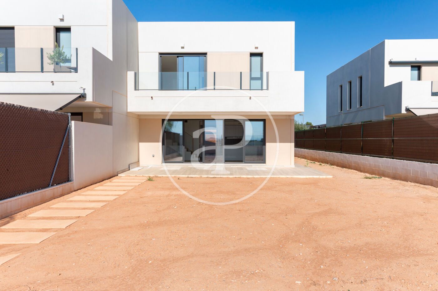Vista exterior de Casa adosada en venda en Bétera amb Aire condicionat, Calefacció i Jardí privat