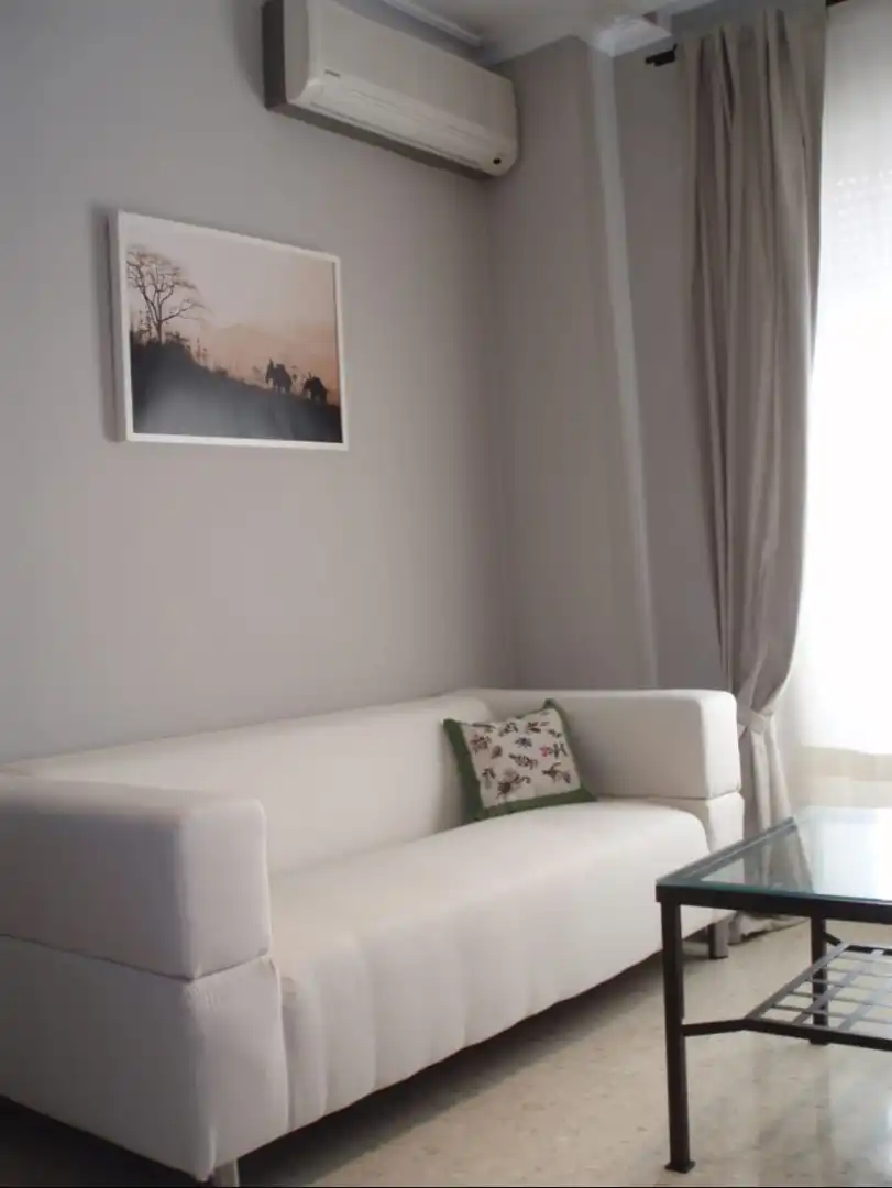 Flat with terrace for sale in Calle Mercedes de Velilla