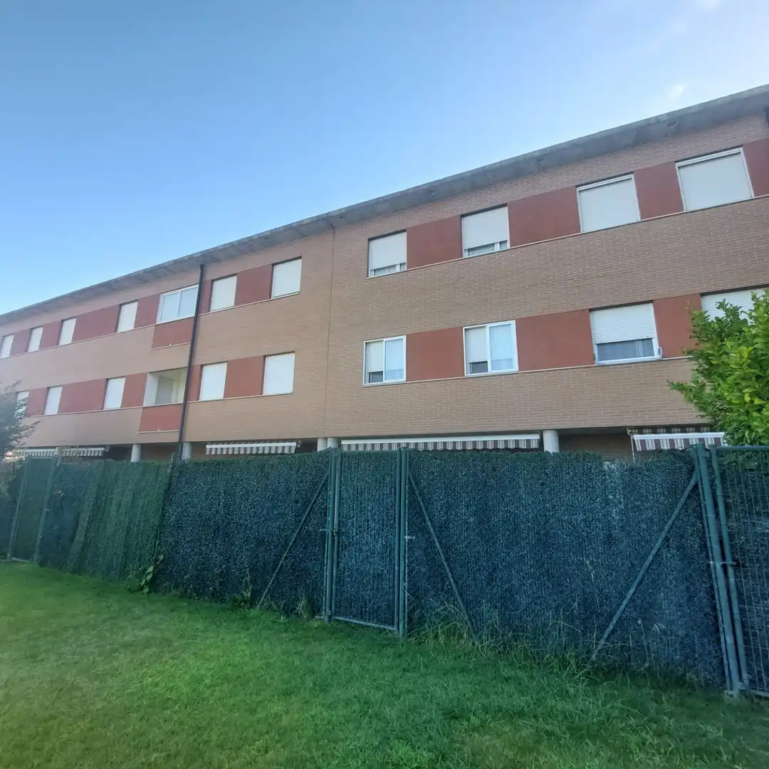 Vista exterior de Piso en venta en Grañón con Jardín privado, Terraza y Piscina