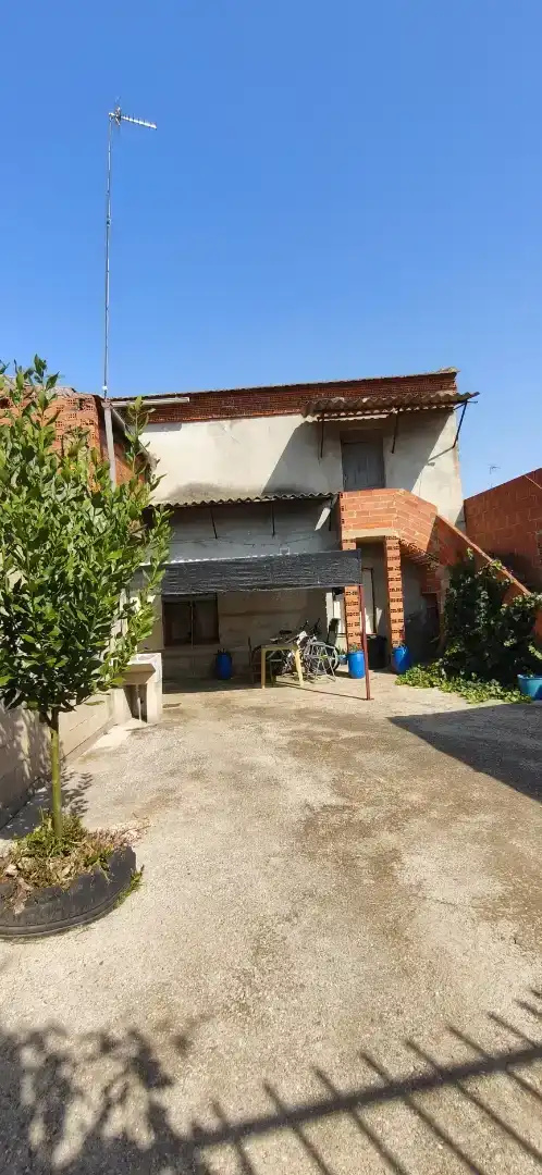 Vista exterior de Casa o chalet en venta en Manganeses de la Polvorosa con Jardín privado, Trastero y Amueblado