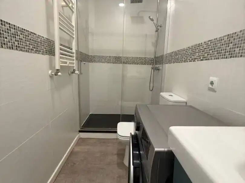 Bany de Pis en venda en  Madrid Capital amb Aire condicionat