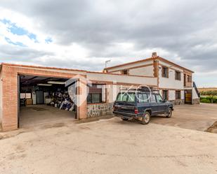 Vista exterior de Casa o xalet en venda en San Martín de Pusa amb Terrassa i Piscina