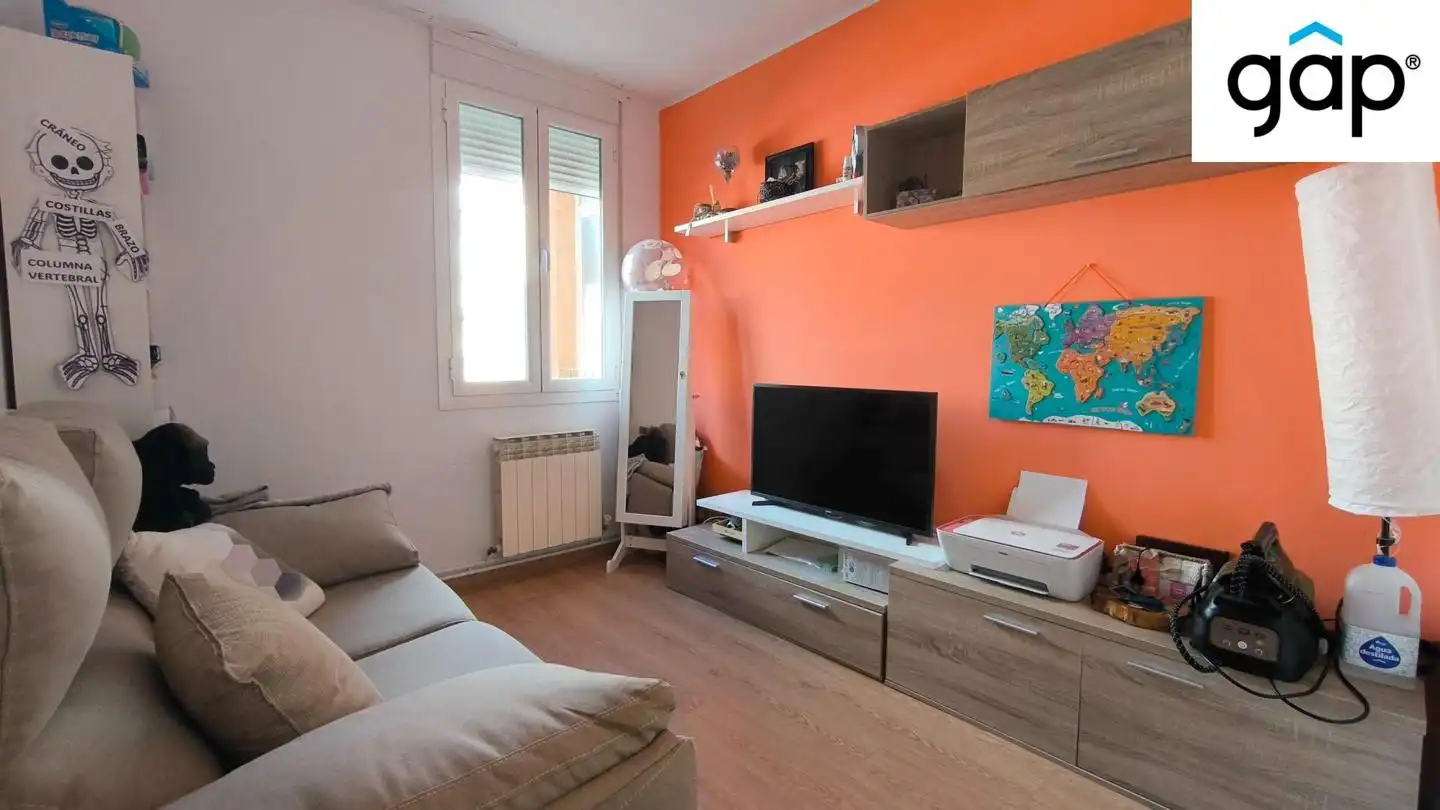Sala d'estar de Pis en venda en Cuenca amb Aire condicionat, Calefacció i Parquet