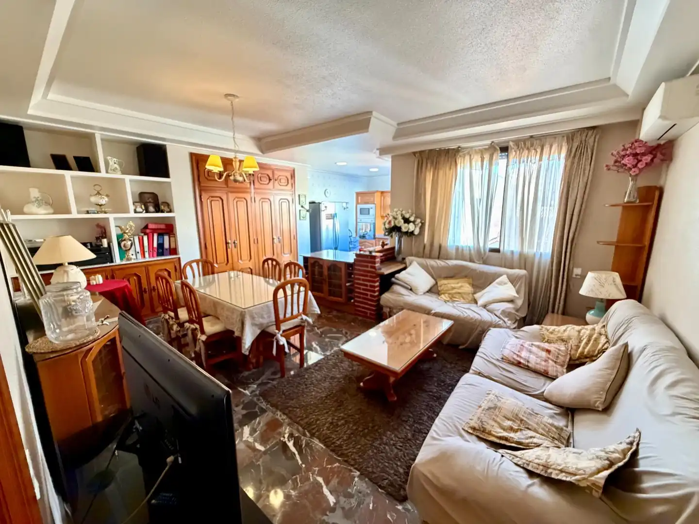 Living room of Flat for sale in Silla  with Air Conditioner and Furnished