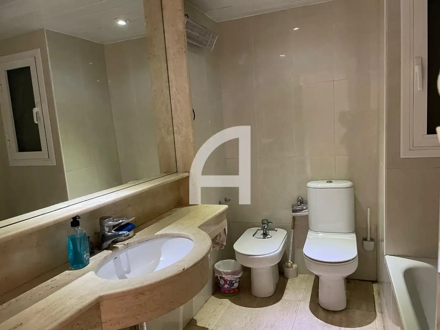 Badezimmer von Wohnung zum Verkauf in Terrassa