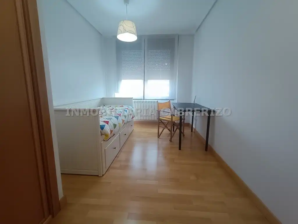 Schlafzimmer von Wohnungen zur Miete in  Logroño mit Klimaanlage, Heizung und Parkett