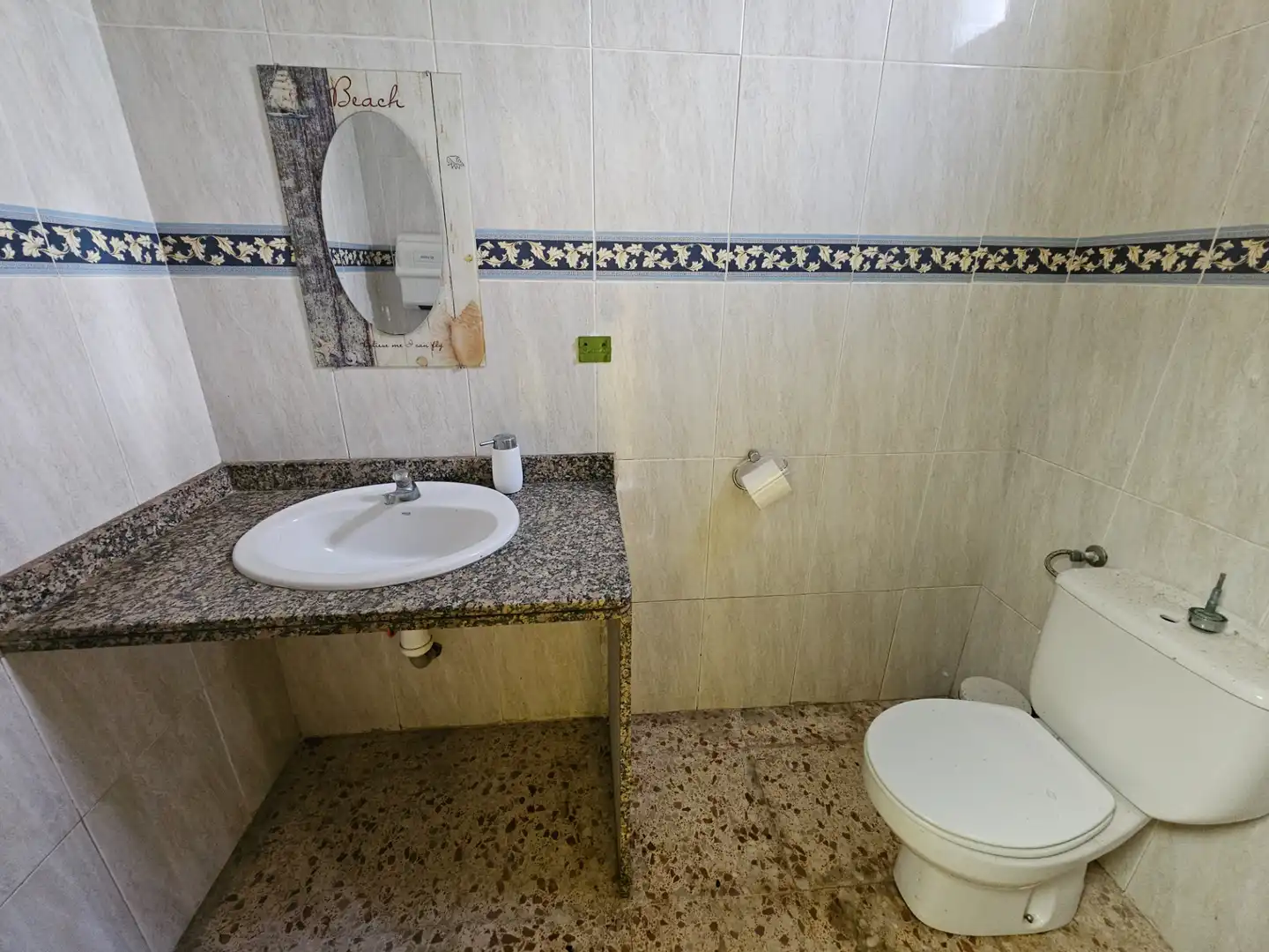 Bany de Local en venda en Tarragona amb Aire condicionat, Terrassa i Moblat