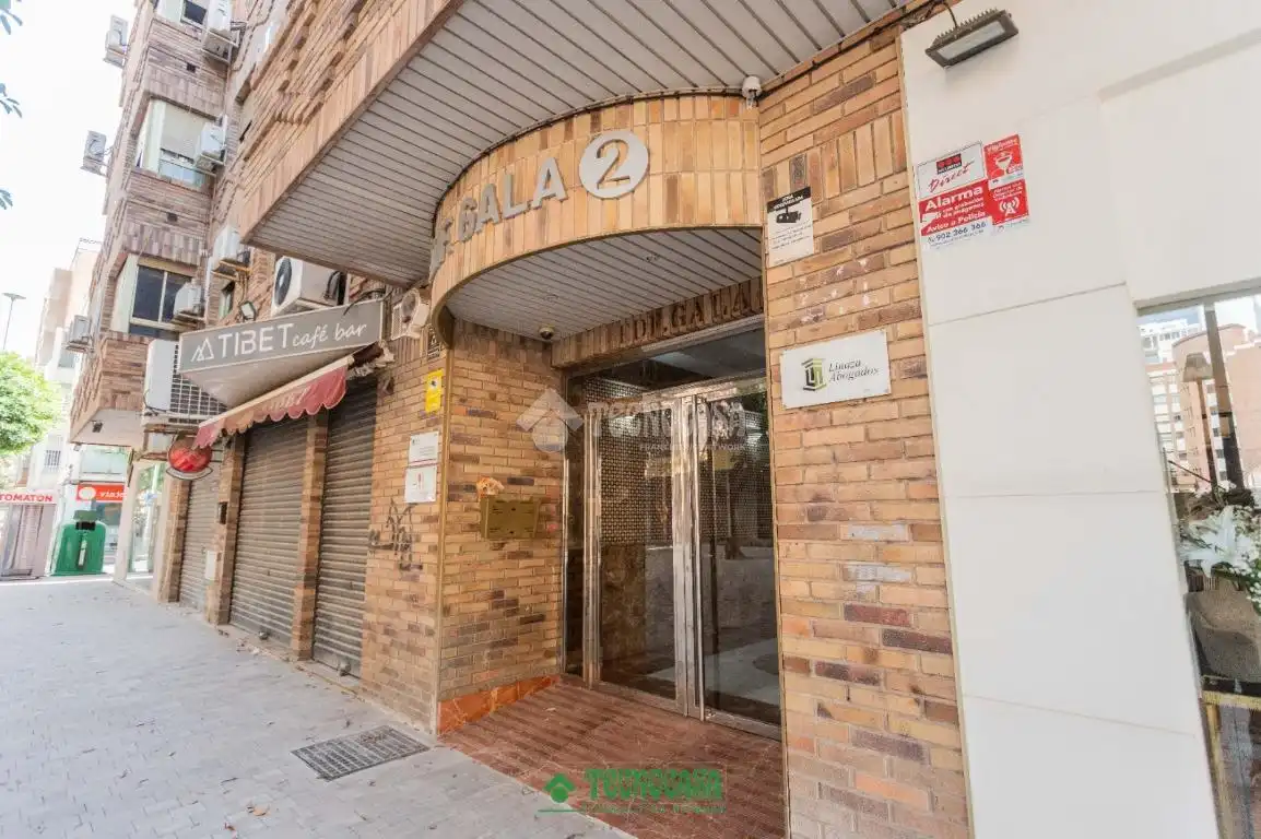 Vista exterior de Piso en venta en Almería con Aire acondicionado