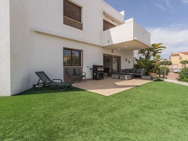 Baixos amb piscina en venda a Orihuela Costa