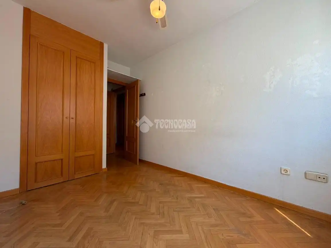 Schlafzimmer von Wohnung zum Verkauf in Madrid mit Klimaanlage und Heizung