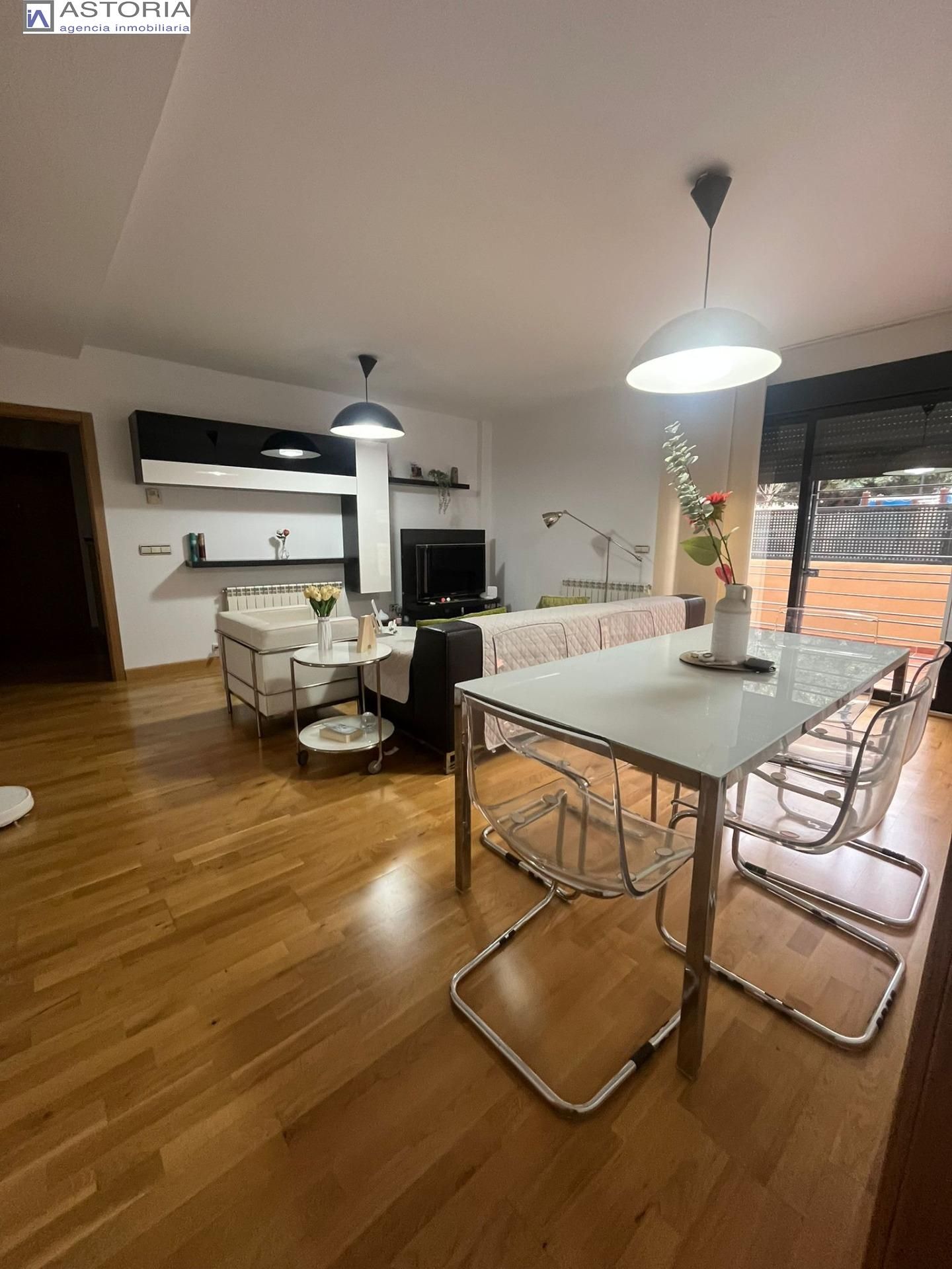 Living room of Flat to rent in  Granada Capital  with Air Conditioner, Heating and Terrace