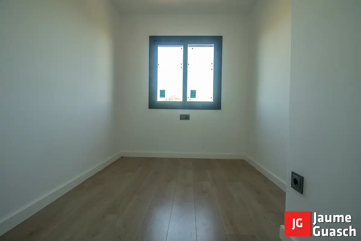 Dormitori de Casa adosada en venda en Torredembarra amb Aire condicionat, Calefacció i Jardí privat