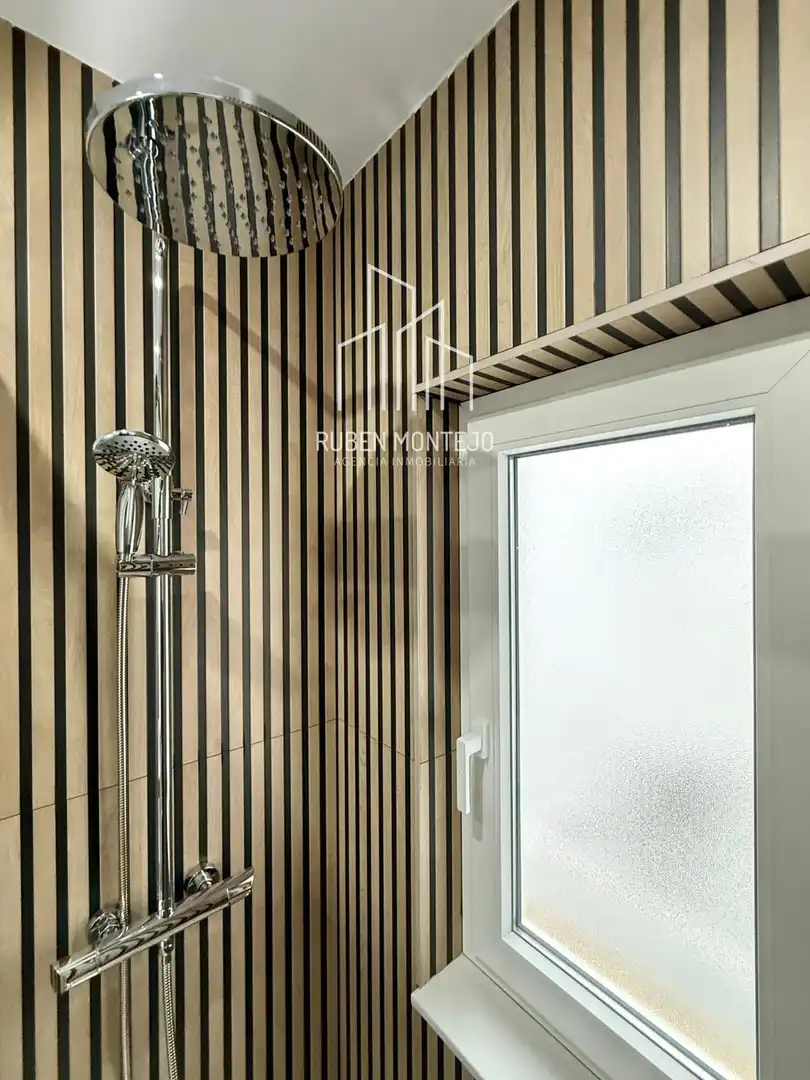 Bathroom of Flat for rent in Salamanca  with Heating, Parquet flooring and Terrace