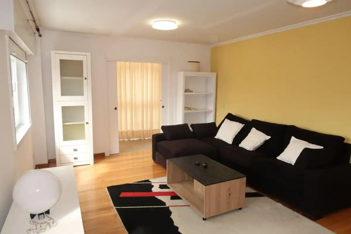 Wohnung zur Miete in Pasaje al Burgo, Eirís