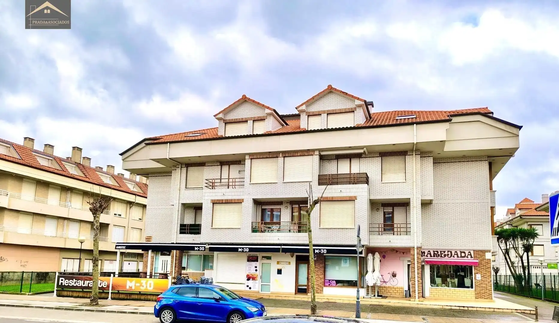 Vista exterior de Dúplex en venda en Bareyo amb Calefacció, Terrassa i Moblat