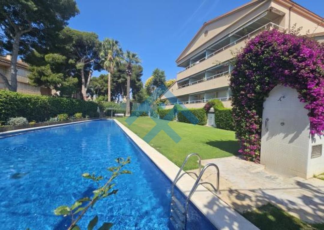 Vista exterior de Pis en venda en Sitges amb Calefacció