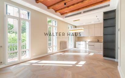 Sala d'estar de Pis en venda en  Barcelona Capital amb Aire condicionat, Calefacció i Parquet