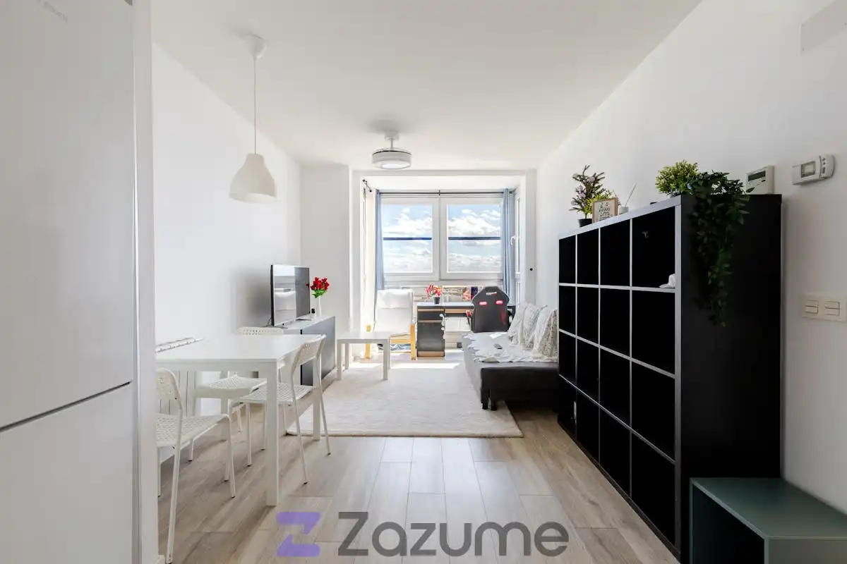 Wohnzimmer von Wohnung zur Miete in Madrid mit Klimaanlage, Privatgarten und Schwimmbad