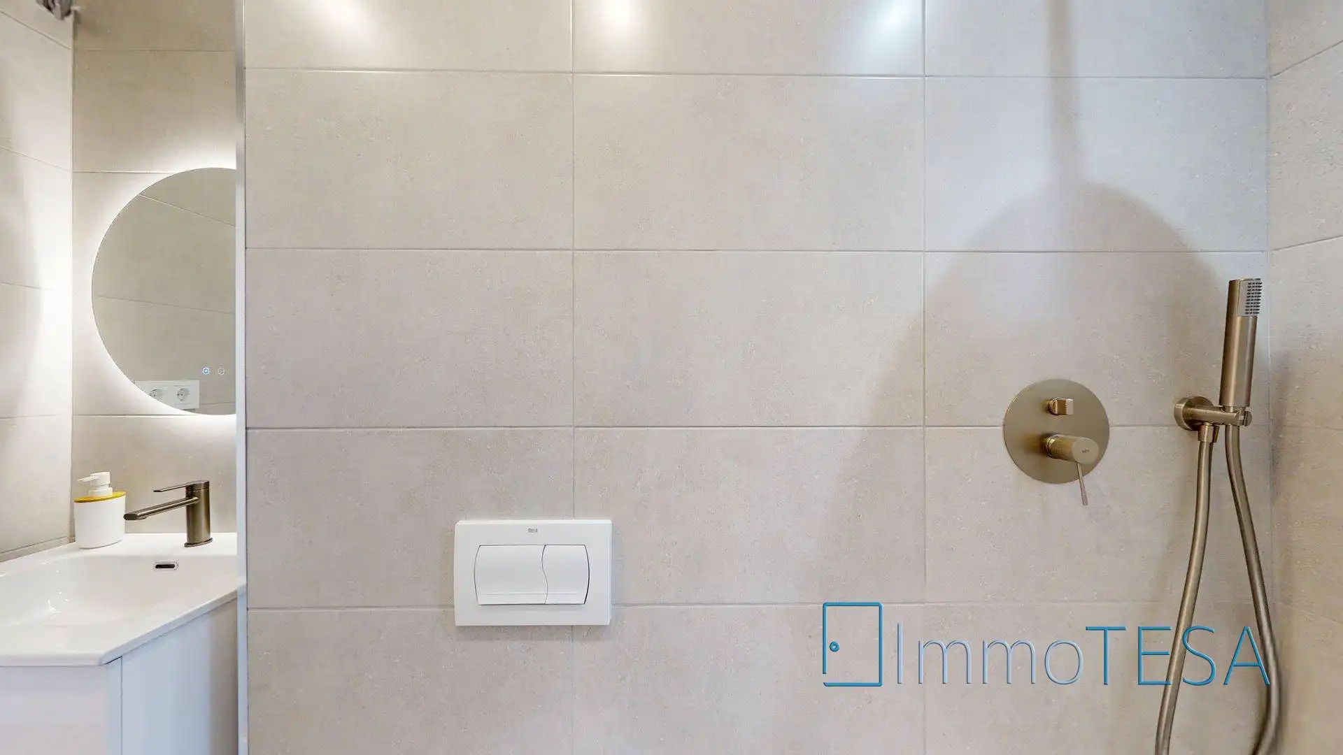 Baño de Ático en venta en Barberà del Vallès con Aire acondicionado, Parquet y Terraza