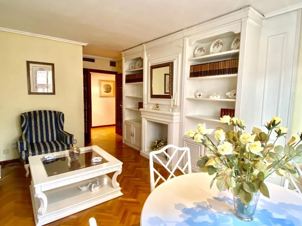 Sala d'estar de Pis de lloguer en  Zaragoza Capital amb Calefacció, Parquet i Terrassa