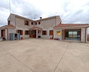 Außenansicht von Haus oder Chalet zum verkauf in Arlanzón mit Terrasse und Schwimmbad