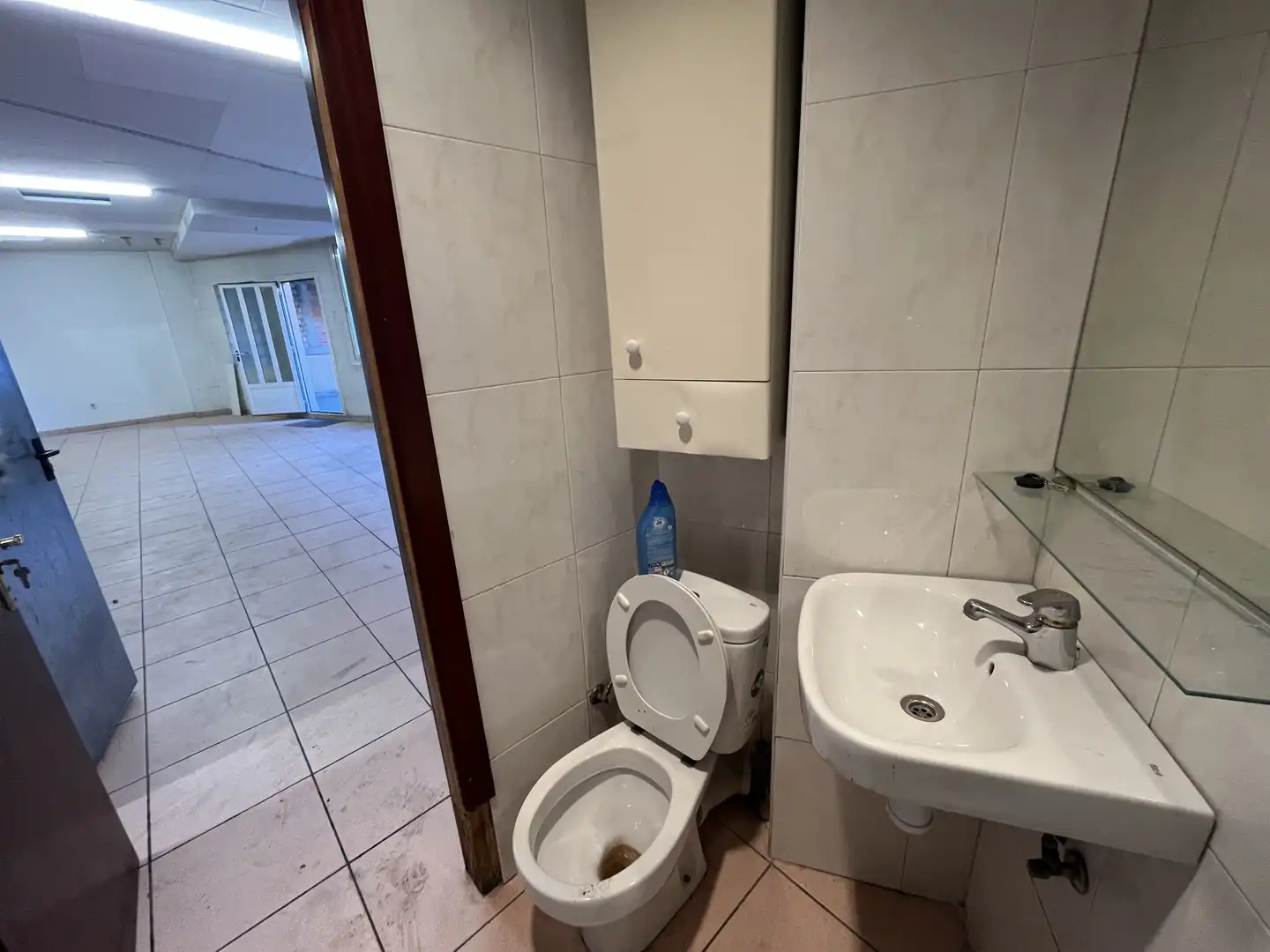 Bathroom of Commercial properties for rent in Manresa