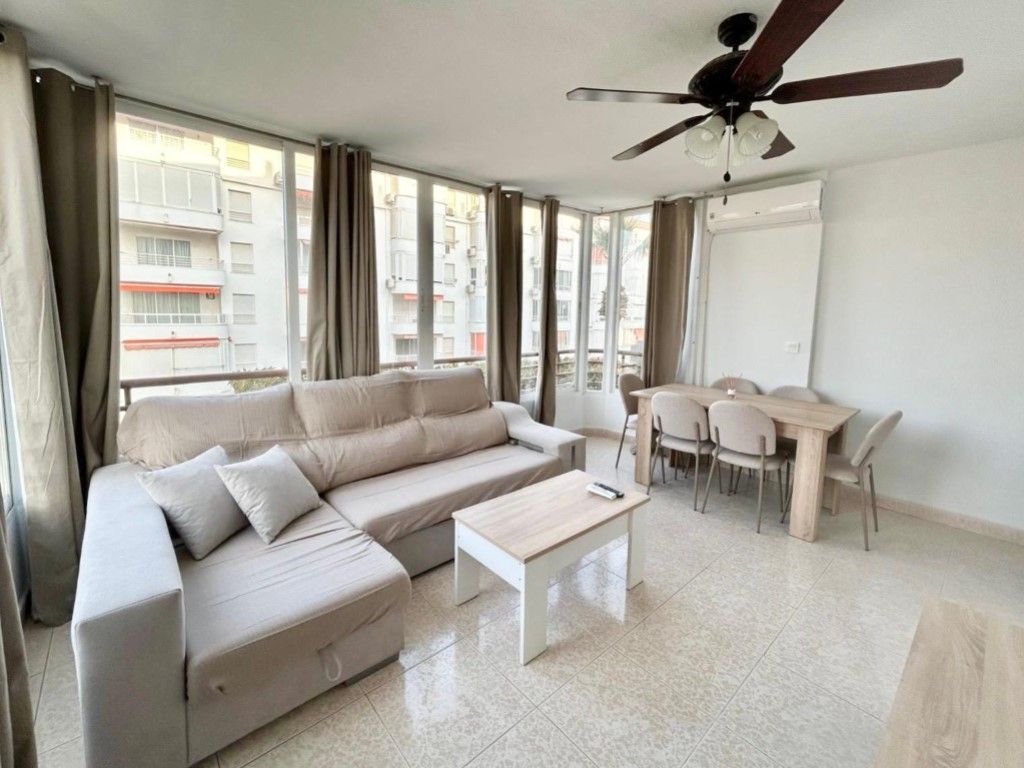 Sala d'estar de Pis de lloguer en Torrox amb Terrassa, Piscina i Piscina comunitària