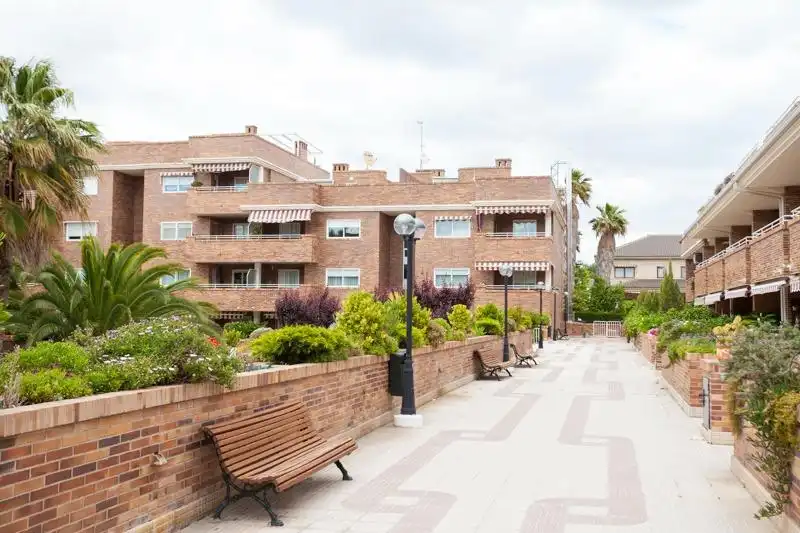 Vista exterior de Casa adosada de alquiler en Zaragoza con Aire acondicionado, Calefacción y Jardín privado