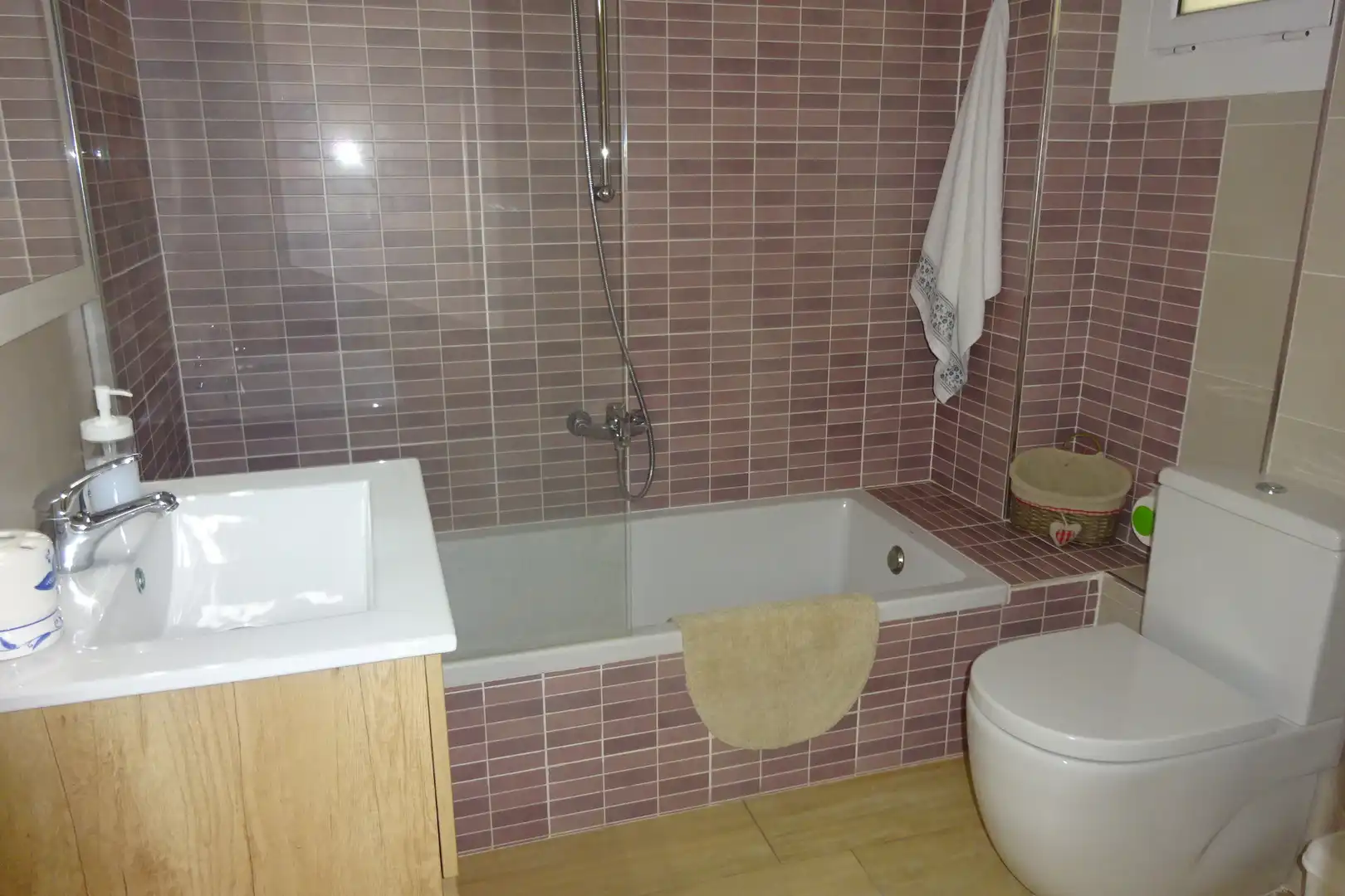 Flat for rent in Carrer de Bordeus, Barri de les Corts