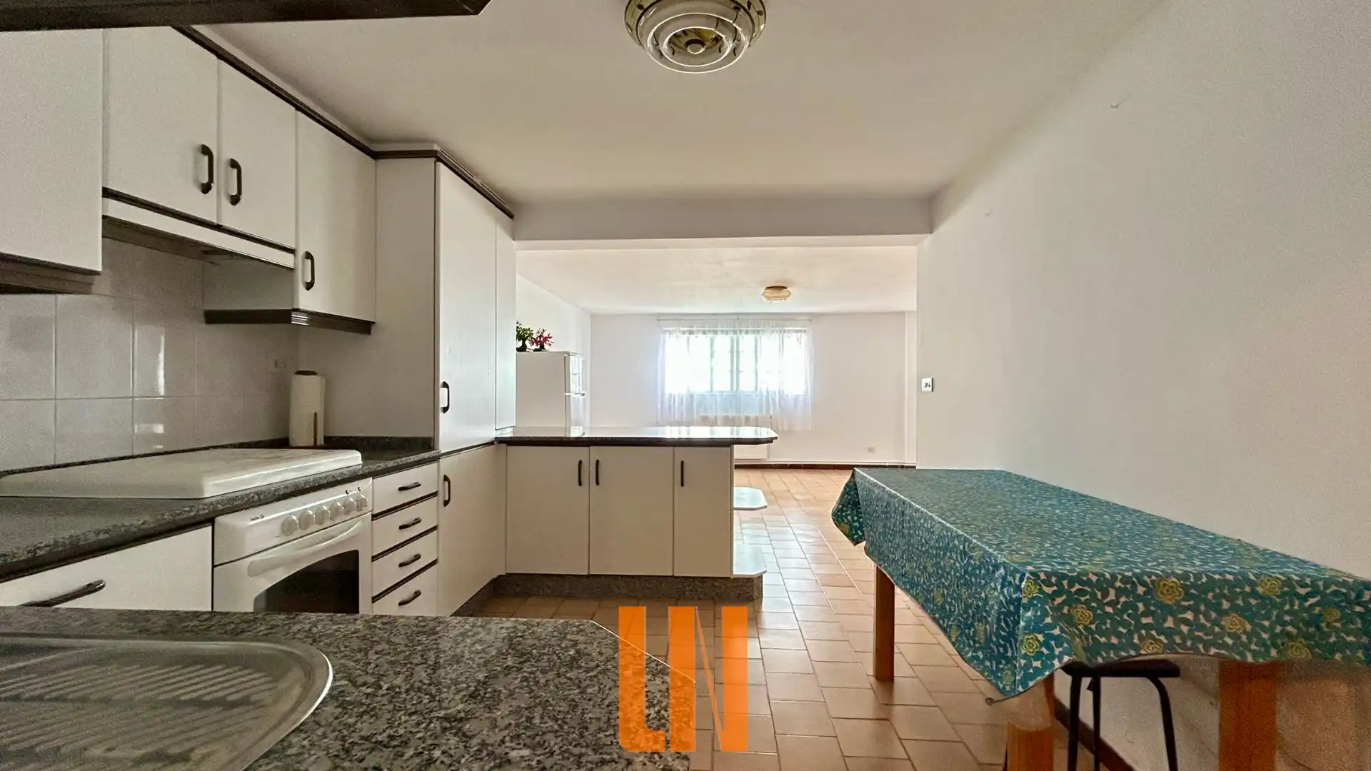 Cocina de Casa o chalet en venta en Oleiros con Calefacción, Jardín privado y Parquet