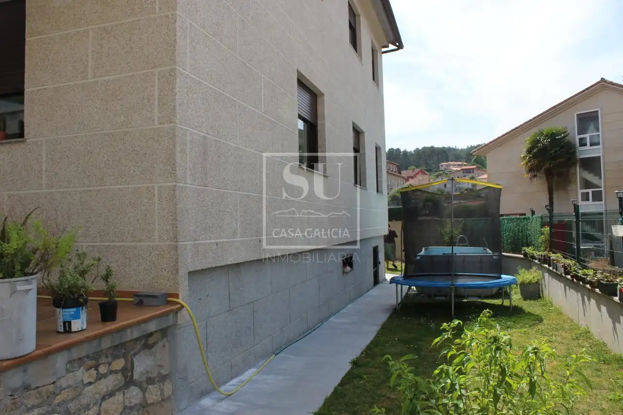 Vista exterior de Casa o xalet en venda en Baiona amb Calefacció i Jardí privat
