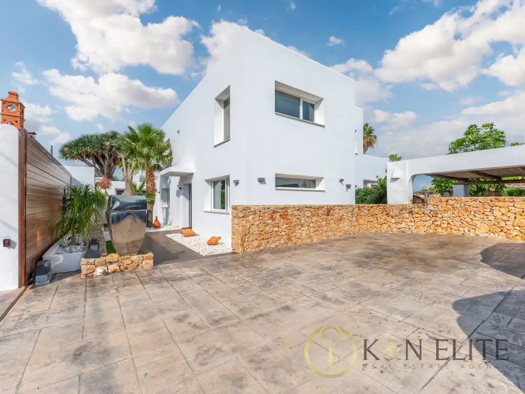 Vista exterior de Casa o xalet de lloguer en Dénia amb Aire condicionat, Jardí privat i Terrassa