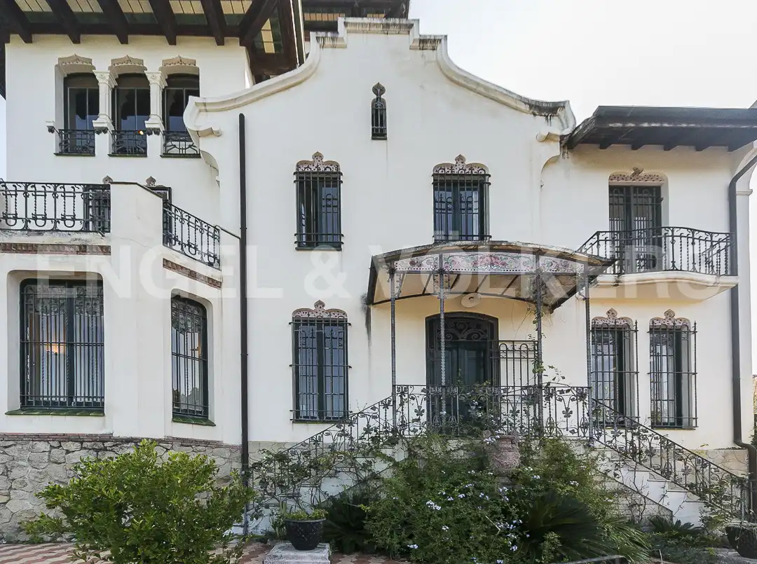 Außenansicht von Haus oder Chalet zum Verkauf in Barcelona mit Heizung, Terrasse und Abstellraum