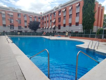 Piscina de Pis en venda en Parla amb Calefacció i Piscina comunitària